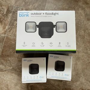 NIB Blink Outdoor security cameras with flood light